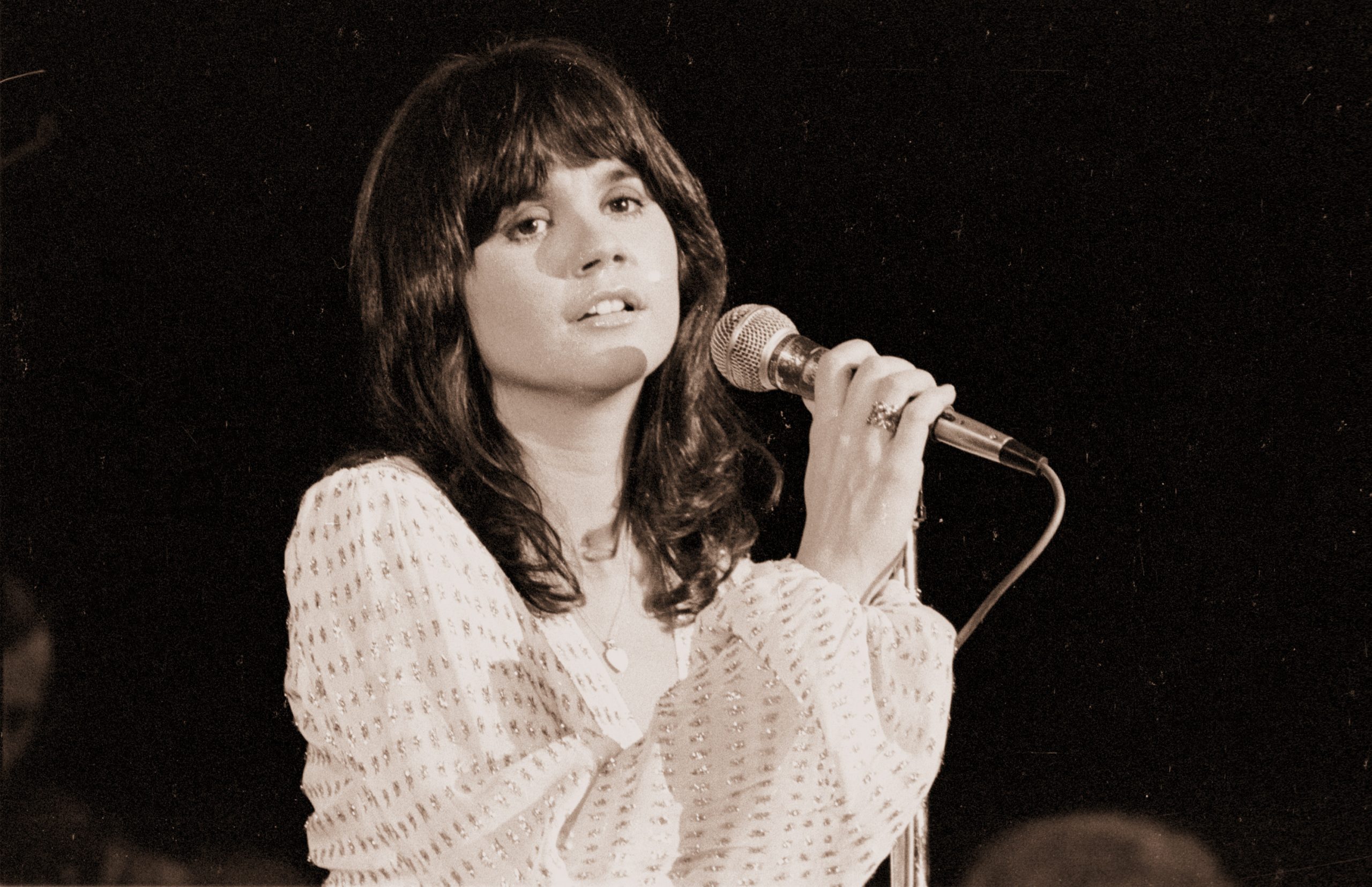 A Rare Glimpse Into Linda Ronstadt's Life